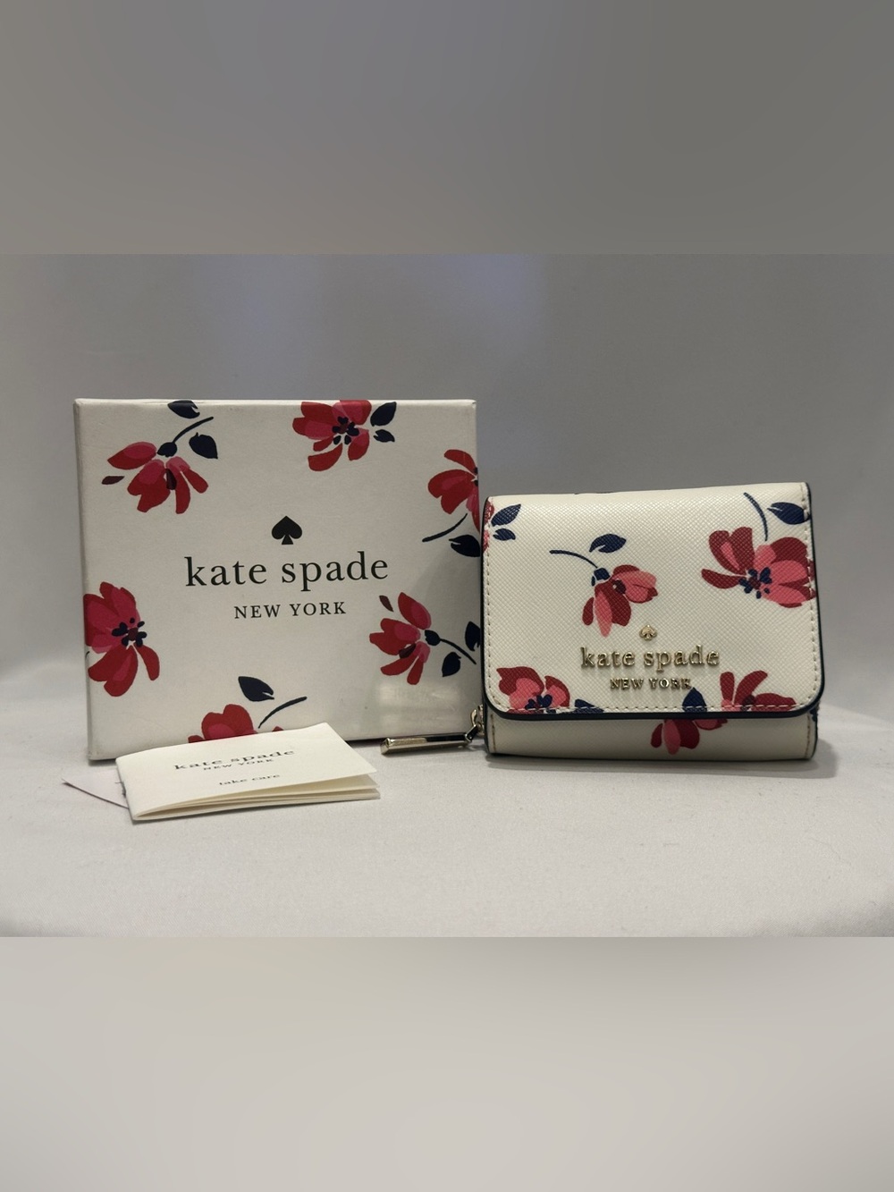 kate spade White Floral Zip Around Compact Wallet NWT&Box